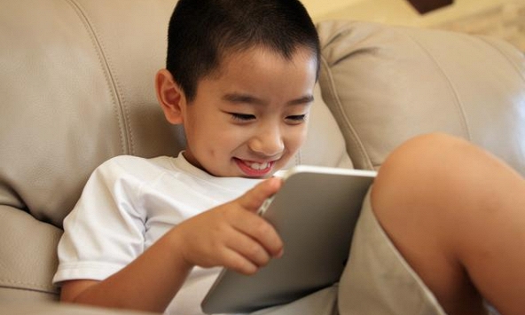 Bài kiểm tra Toán của học sinh cấp 1 khiến cư dân mạng cười muốn nín thở: Chưa thấy ai sống thực tế như em này!