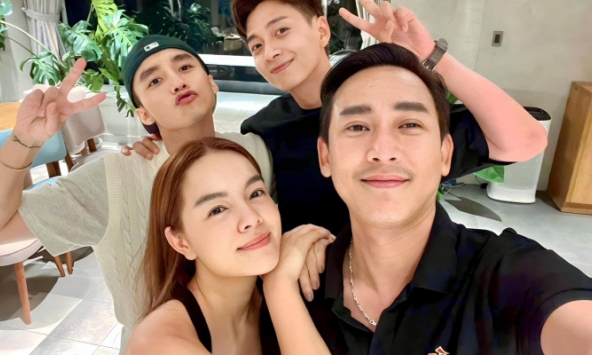 Giữa tin đồn sắp cưới, Sơn Tùng lộ diện tươi rói bên hội bạn 1 thập kỷ và còn có động thái đặc biệt 