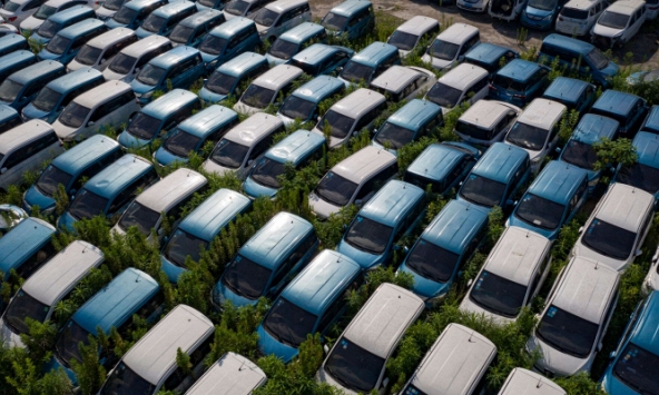 Xôn xao việc lượng lớn ô tô điện bị bỏ rơi, chất đống ngoài bãi cỏ ở Trung Quốc: Sự thực tiết lộ điều gì?