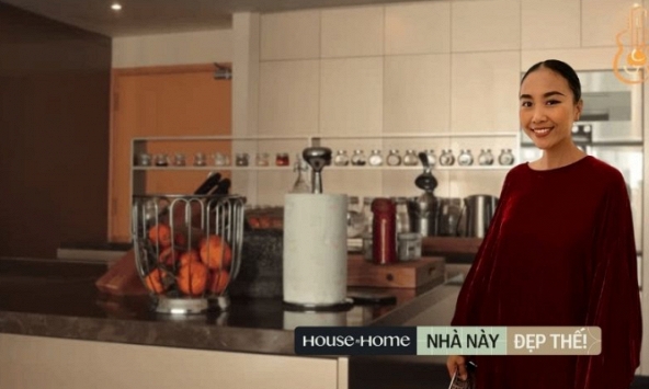 Mê cách chị đẹp Đoan Trang khoe nhà ở Singapore: Căn bếp 'triệu đô' chồng Tây tự thiết kế, tủ đồ hiệu nhiều món độc lạ