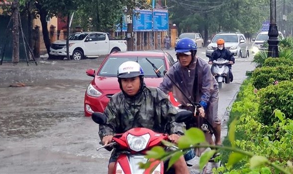 Mưa lớn trên đất liền và gió mạnh, sóng lớn trên các vùng biển