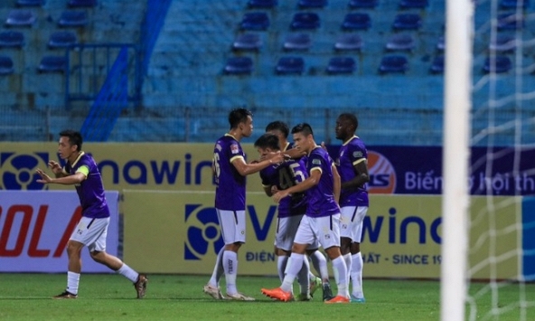 Thay HLV, đội bóng Việt Nam mang tin vui bất ngờ cho… CLB Trung Quốc?