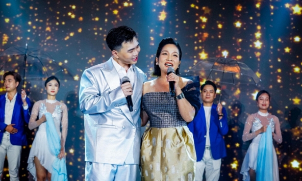 'Thiếu gia nghìn tỷ' Kiey run khi song ca với diva Mỹ Linh
