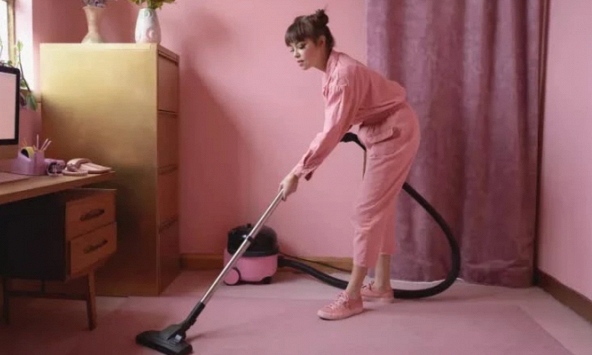 Mùa thu tóc rụng nhiều, máy hút bụi là 'cứu tinh' cho nhà bạn nhưng đây là 6 điều mà bạn nên ngừng làm ngay với nó