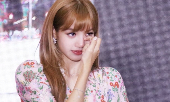 Netizen Trung đay nghiến Lisa sau nghi vấn bị “phong sát” vì ồn ào biểu diễn ở bar thoát y 