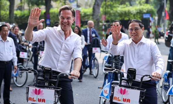 Chân dung Thủ tướng Hà Lan Mark Rutte: Thích đi xe đạp, vẫn đi dạy vào thứ Năm hàng tuần