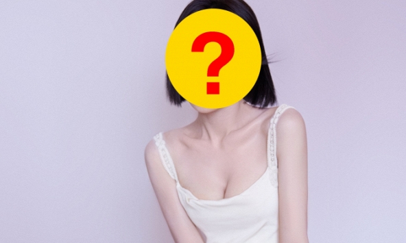 Mỹ nhân 'Hoàn Châu cách cách' có vòng eo đẹp nhất showbiz, suýt mất sự nghiệp vì 1 bức ảnh quỳ gối