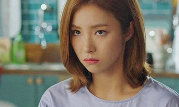 Đón chồng về từ bàn nhậu, cô vợ 'ngã ngửa' khi phát hiện ra bí mật trong điện thoại của ông xã