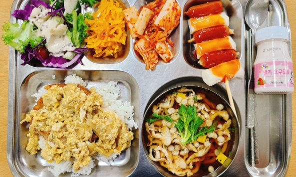 Nghiên cứu khoa học chỉ ra: Học sinh ăn bán trú càng ngon sẽ học càng giỏi, điểm số luôn cao chót vót