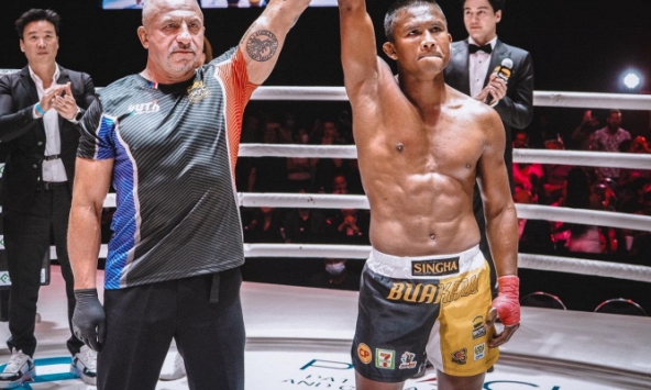 Đánh gãy ngón tay Saenchai, “Thánh Muay Thái” Buakaw khẳng định không “diễn kịch”