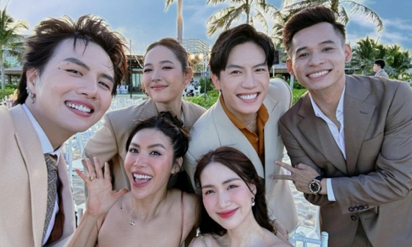 Vợ chồng Độ Mixi tham gia tiệc bể bơi cùng dàn sao Vbiz, nhưng sao nó lạ lắm!