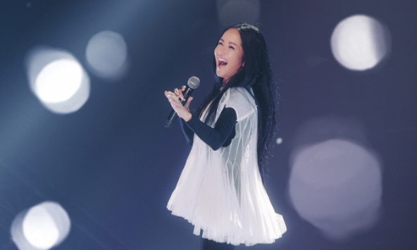 Diva Hồng Nhung gây tranh cãi khi hát tiếng Anh tại show Chị Đẹp nhưng vẫn đạt điểm số cao nhất