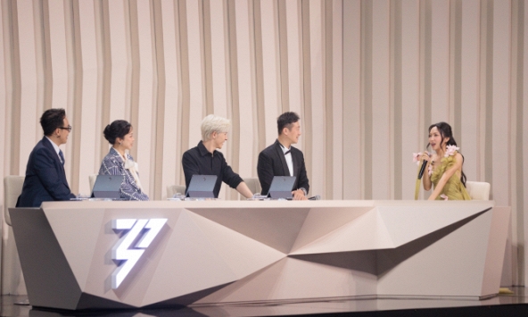 Netizen tranh cãi về 3 vị cố vấn show Đạp gió: Chưa đủ trình để đánh giá cả 30 chị đẹp