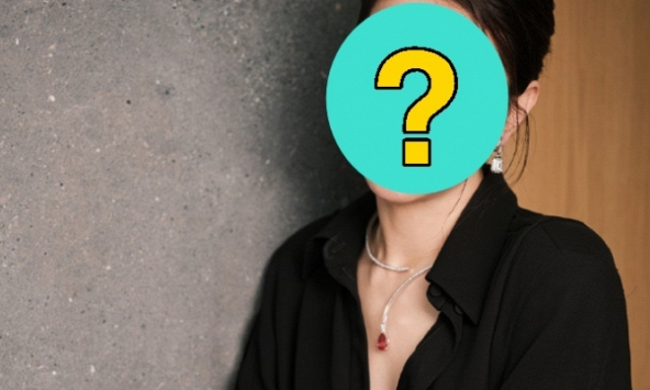 Mỹ nhân nổi tiếng 'không sợ ai' 52 tuổi vẫn trẻ đẹp, bị 'cấm sóng' 14 năm chỉ vì lỡ 1 cuộc gọi