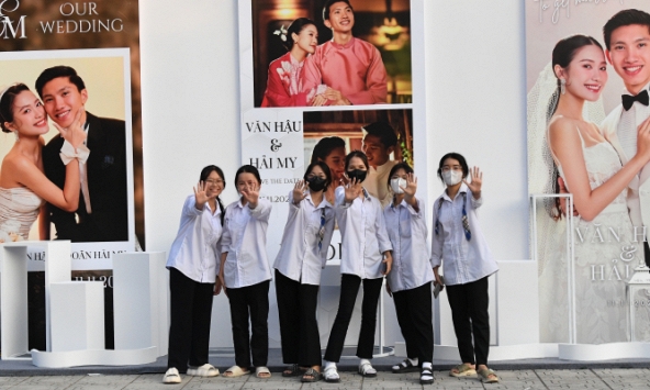 Rạp cưới Văn Hậu - Hải My bỗng trở thành tụ điểm check-in cực xịn, khách tham quan đính chính một điều về chú rể