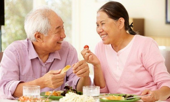 Thực trạng và giải pháp về chăm sóc dinh dưỡng cho người cao tuổi tại Việt Nam