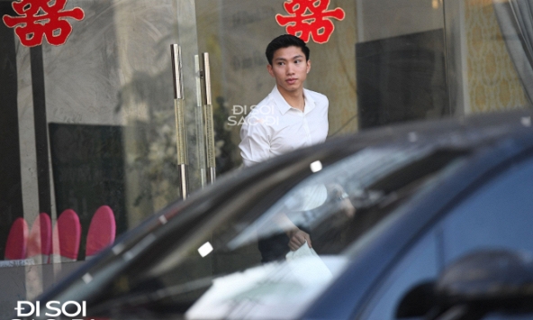 Đoàn Văn Hậu lộ diện bánh bảo, lên siêu xe 5 tỷ đi đón cô dâu Doãn Hải My