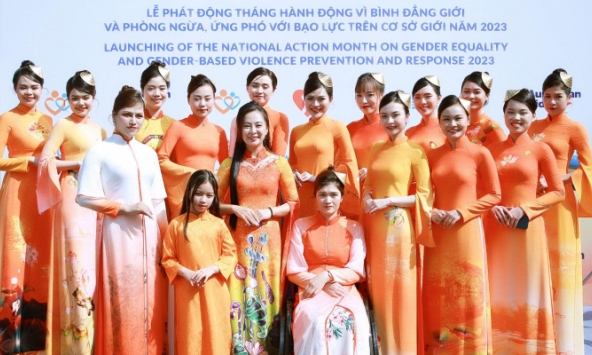 Người mẫu đặc biệt trình diễn bộ sưu tập áo dài mới của NTK Vũ Thảo Giang