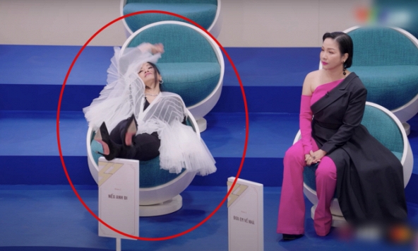 Chị đại Hồng Nhung bị “soi” hành động lố khiến nhiều chị đẹp khác bất ngờ