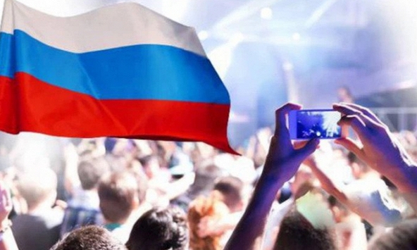 Lần đầu tiên trong 29 năm: Siêu phẩm Nga sẽ có màn ra mắt lịch sử trước 100.000 người, sức nóng lan mạnh mẽ