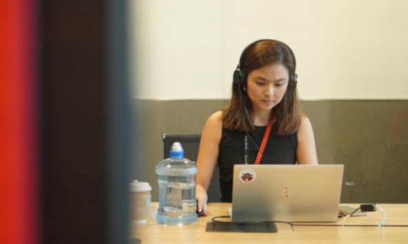 Bị mắng là 'đồ hèn hạ', nhân viên ngân hàng vẫn quyết không chuyển tiền: Hôm sau, người phụ nữ quay lại rối rít cảm ơn