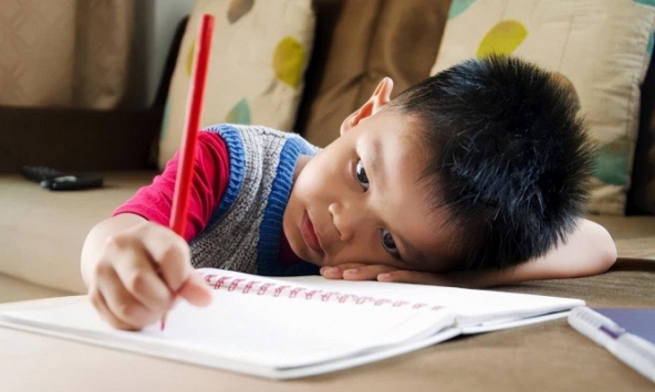 Học sinh tiểu học viết văn về bố mẹ, càng đọc càng thấy: 'Hóa ra phụ huynh toàn thế giới đều như nhau'