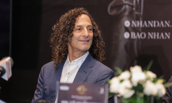 'Huyền thoại' saxophone Kenny G tiết lộ kế hoạch ghé thăm phố cổ Hội An 