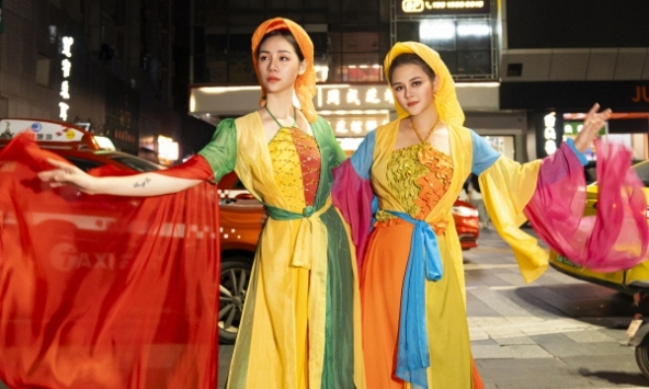 NTK Thạch Linh: “Nếu có cơ hội, tôi sẽ giới thiệu trang phục truyền thống tới bạn bè năm châu”