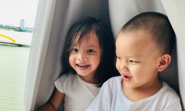 Lisa và Leon nhà Hồ Ngọc Hà có một món đồ chơi giáo dục rất hay, giá cả lại 'cực mềm', bố mẹ nào cũng có thể mua cho con