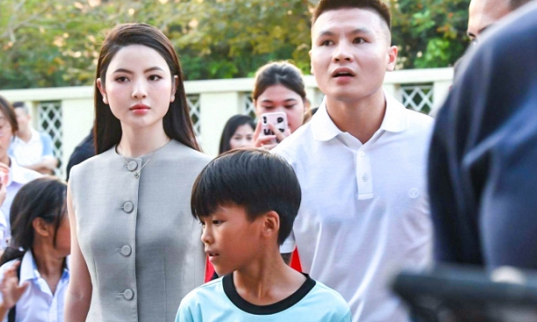 Sau loạt cử chỉ lạnh nhạt, dân mạng soi ra Quang Hải và Chu Thanh Huyền sống chung? 