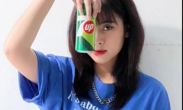 Chụp ảnh đẹp ngay tại nhà chỉ bằng 1 lon nước ngọt, đảm bảo toàn ảnh 'triệu like' 