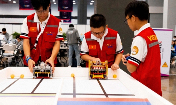 Tranh tài cùng 415 đội thi từ 81 quốc gia, đội tuyển Việt Nam đạt 4 giải lớn tại cuộc thi rô bốt lớn nhất thế giới