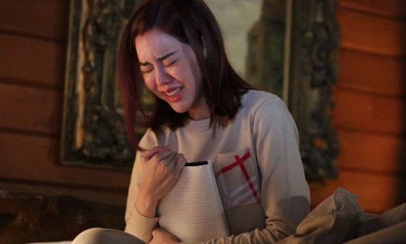 Sắp cưới lại để lộ hình xăm trên ngực, cô gái bị hủy hôn sau cuộc nói chuyện ở nhà trai