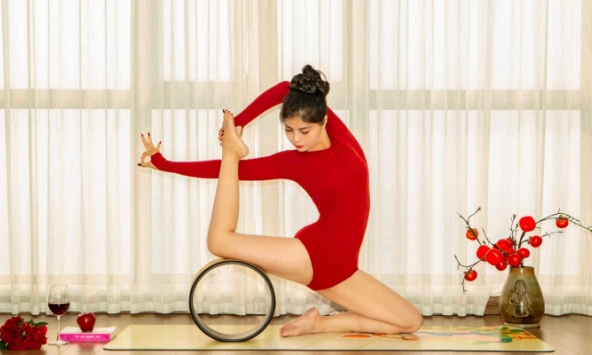 Feeling Yoga: Mang yêu thương gắn kết con người