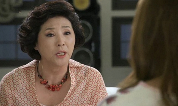 Sự bất cẩn của mẹ chồng khiến tôi sợ hãi, không dám giao con cho bà trông coi