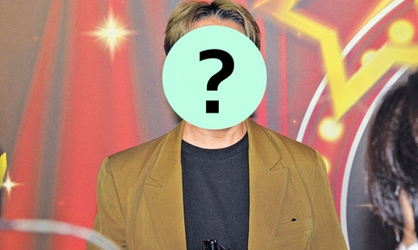 Tài tử than nghèo vì “chỉ có 300 tỷ” xuống sắc ở tuổi 56, rời showbiz sống cùng lúc với 3 cô 'vợ hờ'