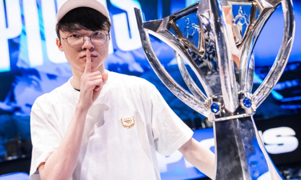 Những khoảnh khắc đẹp nhất của CKTG 2023, Faker nâng cúp sau 6 năm chờ đợi