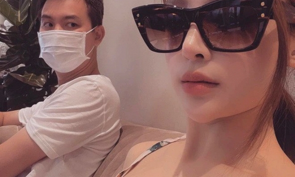 Phu nhân sống trong biệt thự 100 tỷ cất giọng hát, thái độ của chồng thế nào mà người đẹp phải lên tiếng?