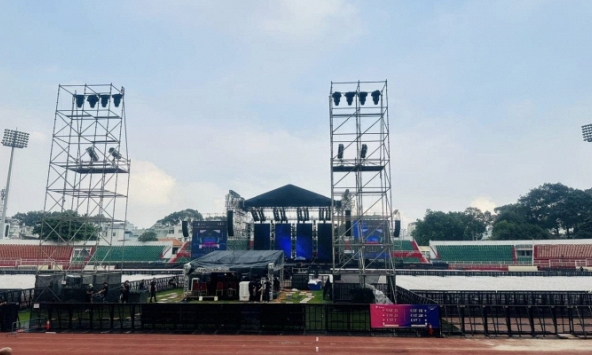 BTC show Westlife khắc phục thiếu sót cho D-2: Lều chắn tầm nhìn đã hạ xuống, khán đài dọn sạch sẽ