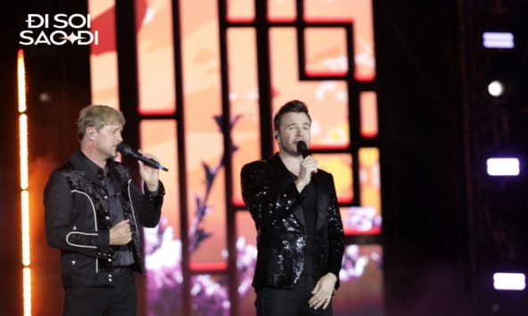 Concert Westlife tại TP.HCM ngày 2: Hàng chục nghìn fan lấp kín SVĐ, khán giả in lời hát theo cực nhiệt!