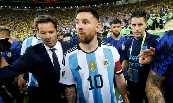 Siêu kinh điển Brazil - Argentina: Căng thẳng, ẩu đả và thẻ đỏ trong ngày Messi chơi trận cuối cùng trong năm