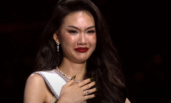 Bùi Quỳnh Hoa xin lỗi sau 7749 lùm xùm hậu đăng quang: 'Quá nhiều luồng thông tin đúng hoặc sai khiến tôi thật sự khủng hoảng' 