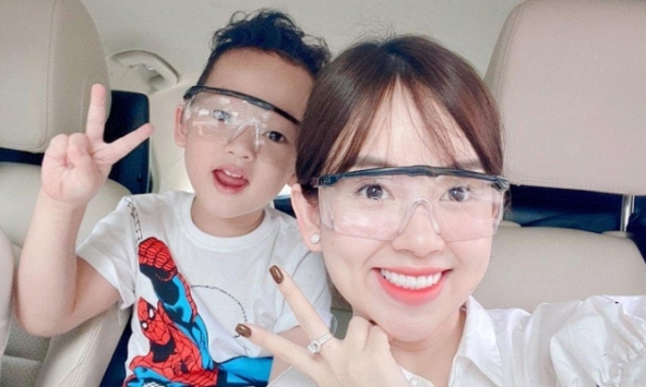 Con trai Ly Kute rất mê trò chơi này, chỉ tốn vài chục nghìn đồng mà mang lại nhiều lợi ích, giúp trẻ phát triển trí thông minh