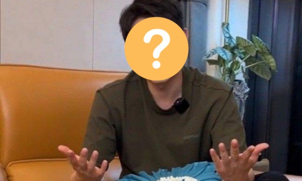 Nam thần màn ảnh nhan sắc không đổi suốt 20 năm, hết thời đi rửa xe vẫn tiêu 100 triệu mỗi tháng