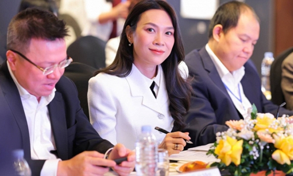 Nghệ sỹ Mỹ Tâm ủng hộ ngay nửa tỷ đồng cho hai dự án sau khi nghe thuyết trình tại Vòng Chung kết Human Act Prize