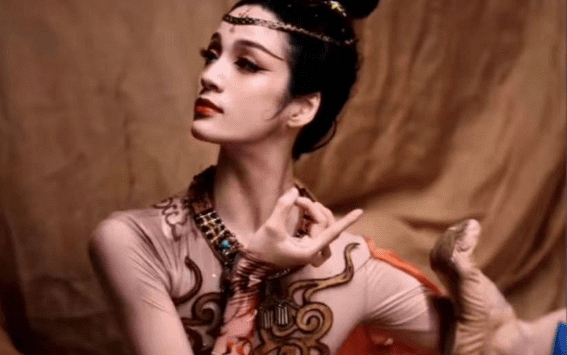 Nữ diễn viên 21 tuổi qua đời đột ngột vì quá lo lắng cho vai diễn khiến công chúng bàng hoàng