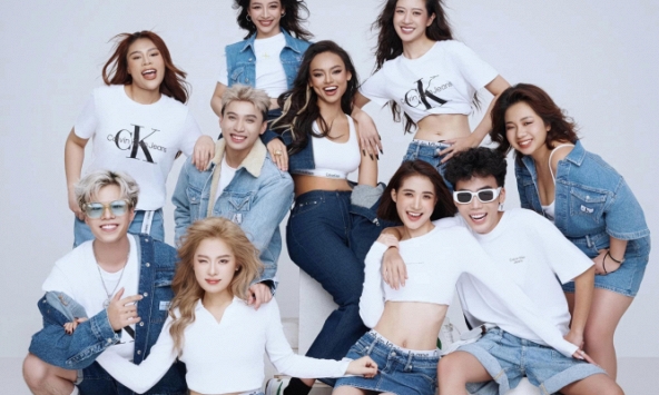 Mai Ngô tung ảnh ăn mừng bên 9 học trò, tiện thể 'cà khịa' luôn team Luna Đào nổ đơn ảo!