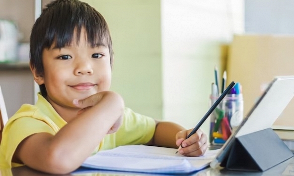 Học sinh tiểu học kể chuyện không muốn có thêm em, người mẹ đọc xong đỏ bừng mặt: 'Tôi quá xấu hổ, chắc không dám đến trường'