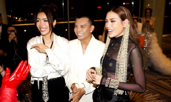 Minh Tú xuất hiện sau màn cầu hôn bất ngờ với bạn trai ngoại quốc, biểu cảm gây chú ý