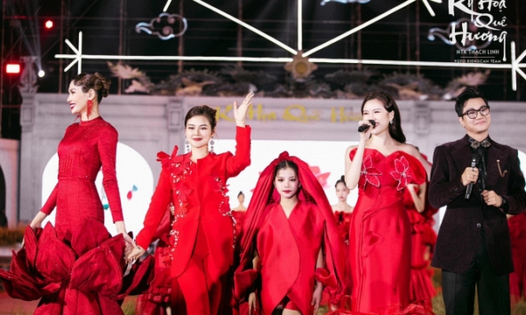 Mãn nhãn với Fashion show 'Ký họa quê hương'